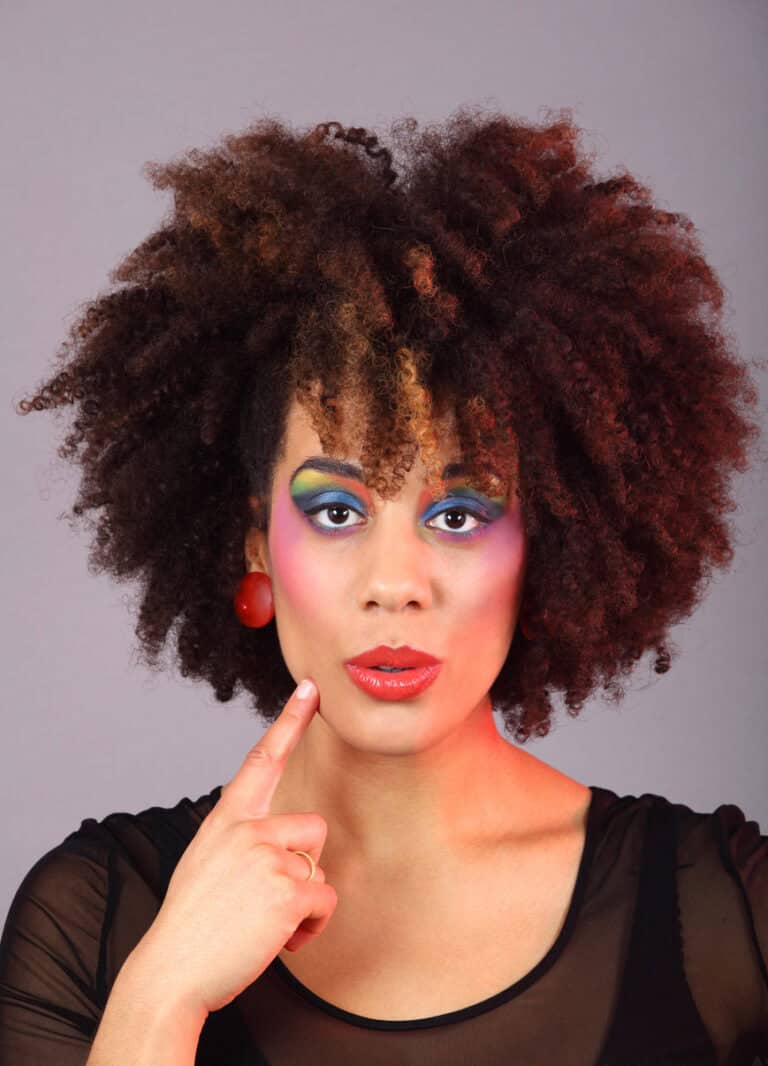 Intuitive dating advice for women over 40 on when to meet someone from a dating app and when to pause your dating profile to avoid overwhelm and make confident choices. Practical tips for smarter, heart-centered dating.